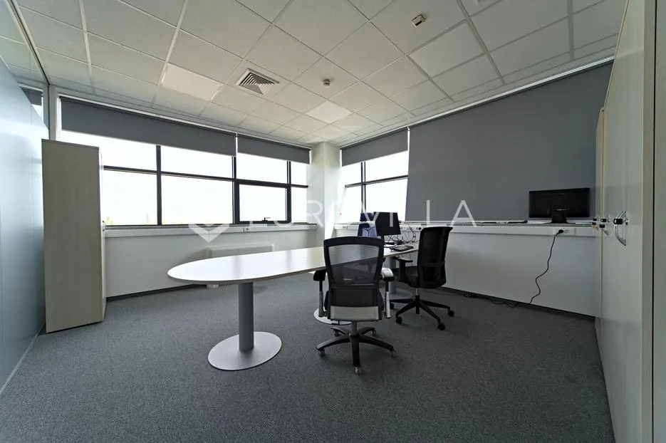 osijek, centar, uređen poslovni ured za najam, 374 m², novogradnja - slika 21
