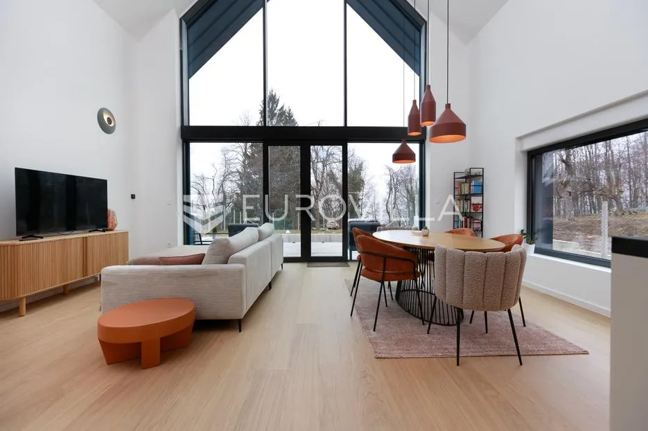 Skrad, prekrasna novoizgrađena kuća 132 m², bazen - Žrnovac