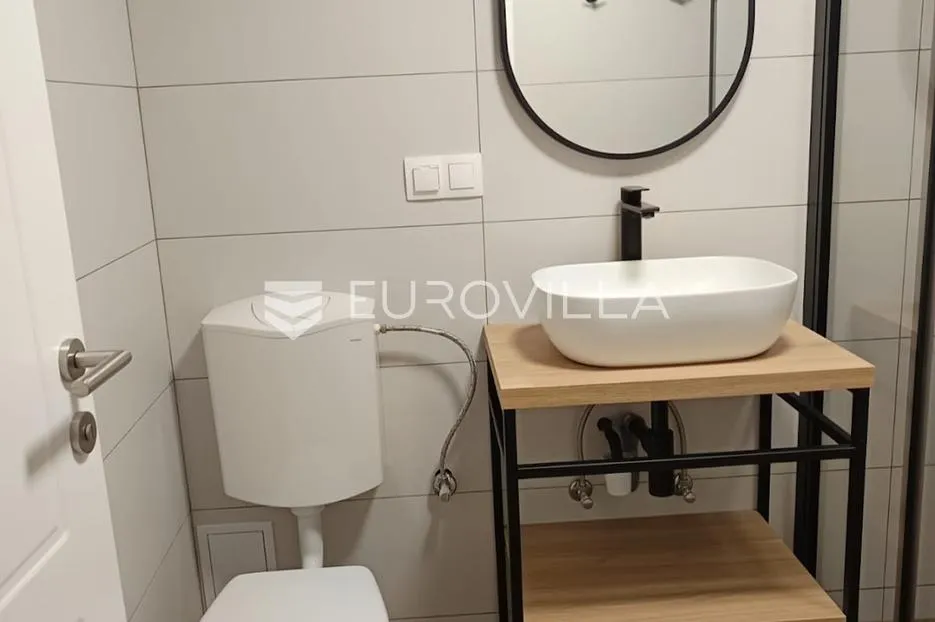 kaštela, kaštel sućurac, predivna kamena kuća uz more - slika 7
