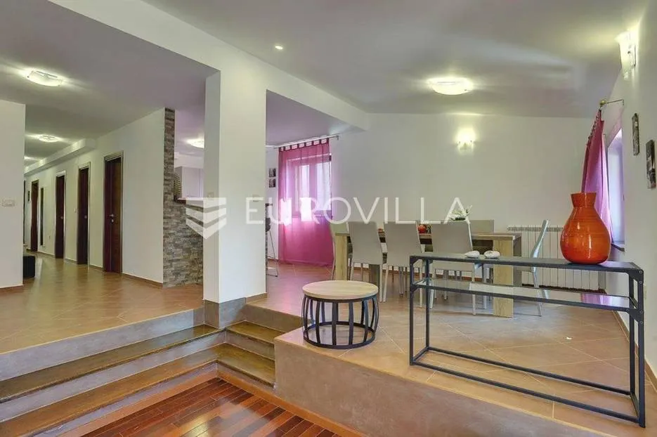 pula, valdebek, samostojeća kuća s bazenom i lijepom okućnicom, 386 m² - slika 26