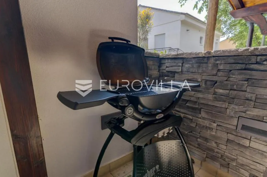 dramalj, dvosoban stan 45 m², natkrivena terasa 55 m² - slika 3