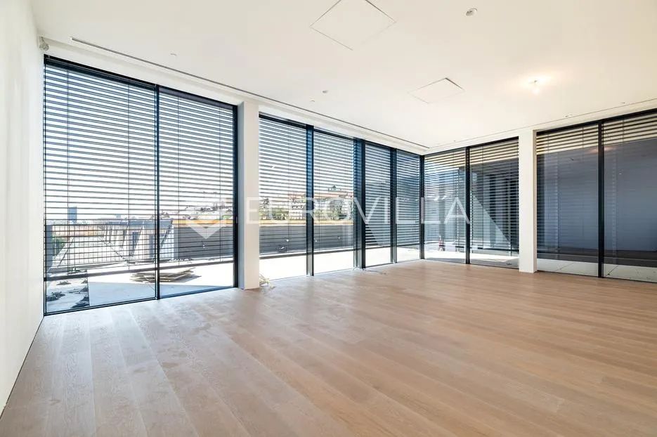 Luksuzan trosoban dvoetažan penthouse u Kaptol centru - Zagreb