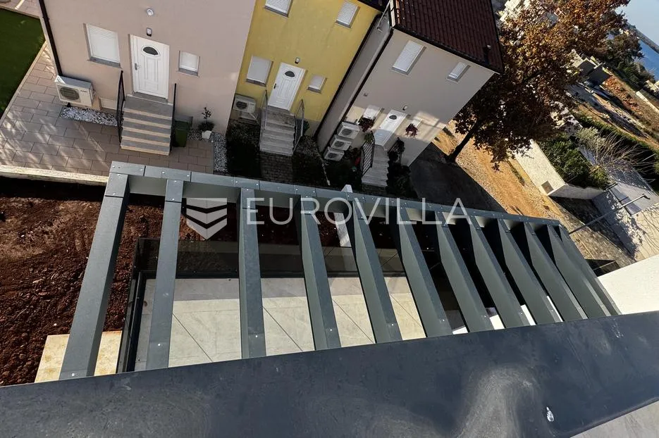 istra, novigrad, novogradnja, dvojna kuća 500 m od mora - slika 16