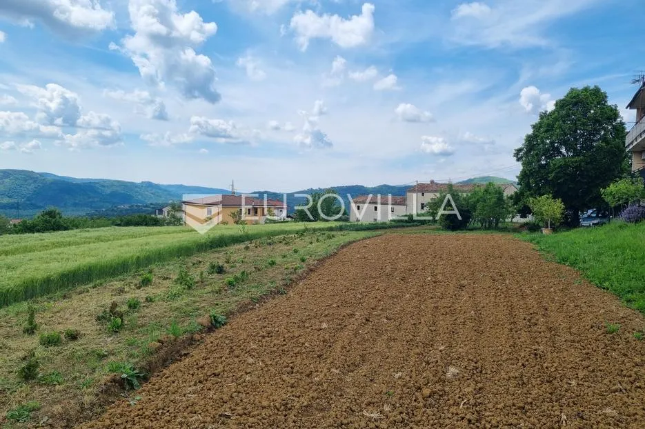 Istra, Buzet, građevinsko zemljište s pogledom na zelenilo u pravoj oazi mira - Barušići, Buzet