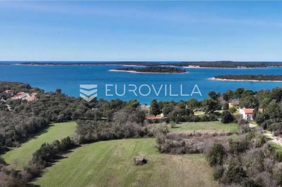 Pula, Štinjan - prostrano građevinsko zemljište u turističkoj zoni 150 m od mora, 5538 m2 - Štinjan, Pula