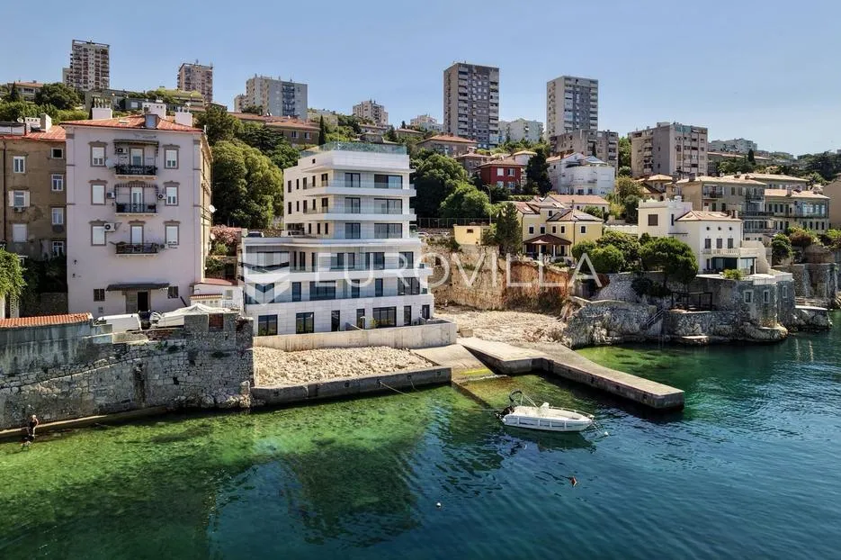 Rijeka, Pećine, NOVOGRADNJA, luksuzan četverosoban stan 200,29 m² prvi red do mora