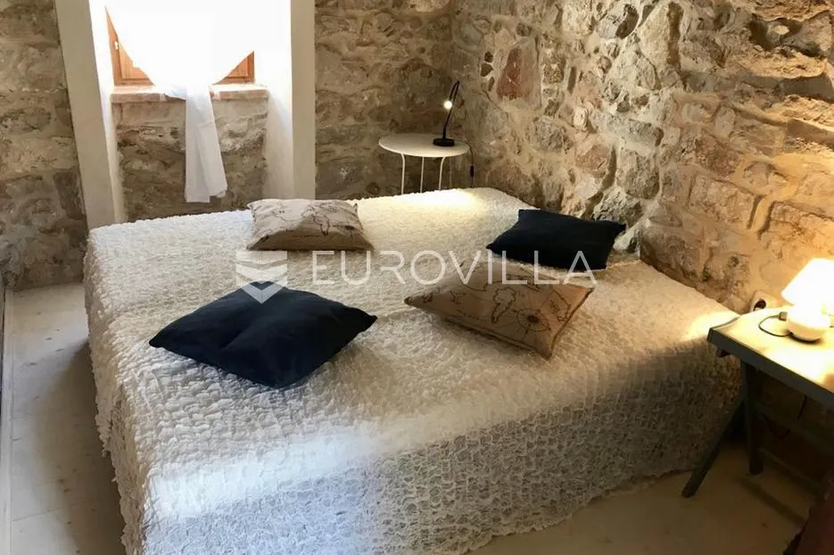 mali lošinj, susak, kamena kuća 70 m², kompletno adaptirana, vrt 56 m² - slika 7