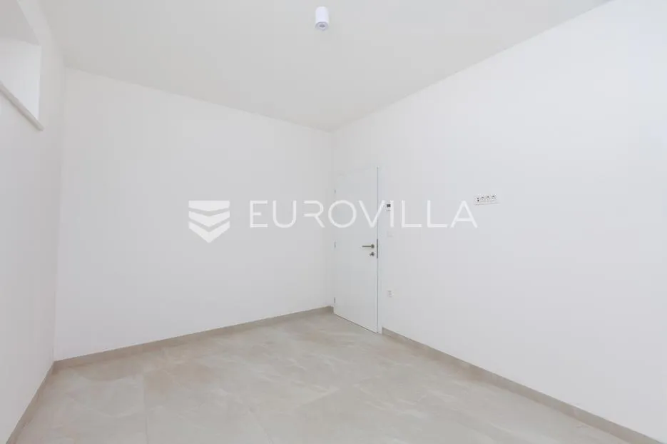 crikvenica, trosoban stan 72 m² s prostranom terasom i parkingom - slika 10