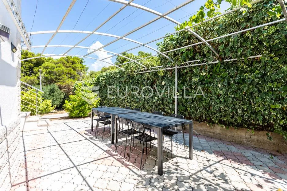 čiovo, okrug donji, apartmanska vila s bazenom - slika 8