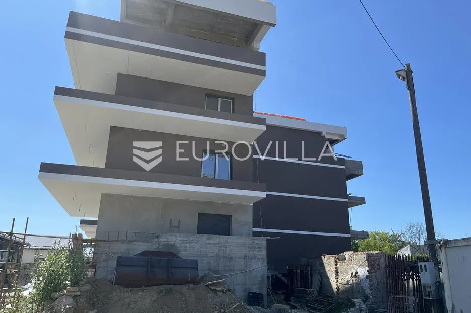 slavonski brod, luksuzan trosoban stan 93 m² s vrtom - slika 2