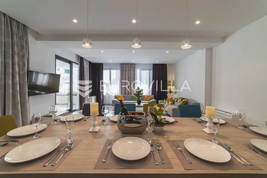 trogir, luksuzna vila s bazenom, nkp 368 m2 - slika 19