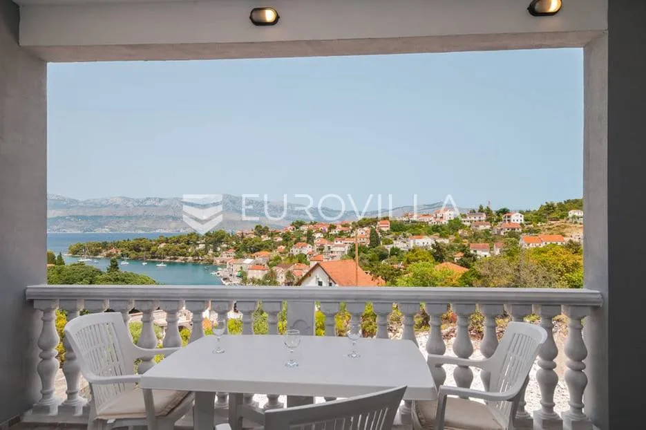 Brač-Splitska, Kuća sa prekrasnim pogledom na uvalu i more