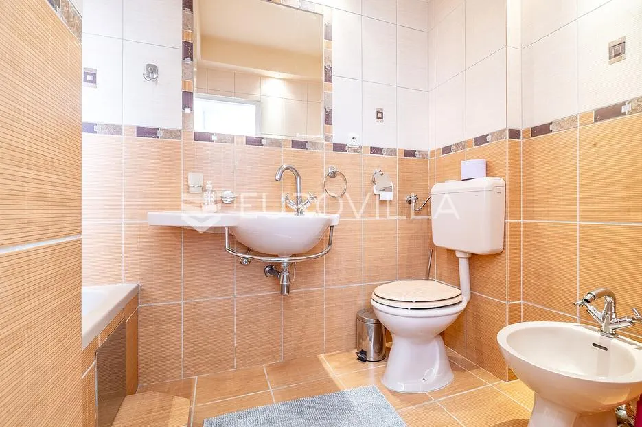 zagreb, centar uređen trosoban stan 76 m² - slika 7