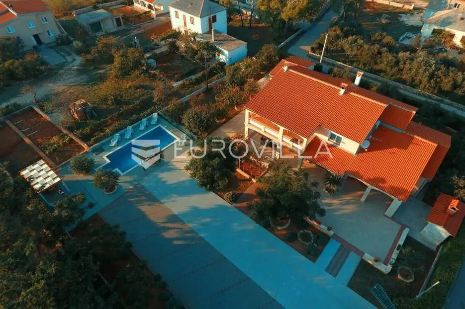zadar, vir, samostojeća kuća, prekrasan vrt, mogućnost restorana u prizemlju, veliki potencijal - slika 30