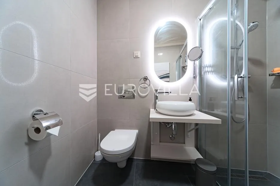 osijek, tvrđa, tri uhodana apartmana 68 m² - slika 21