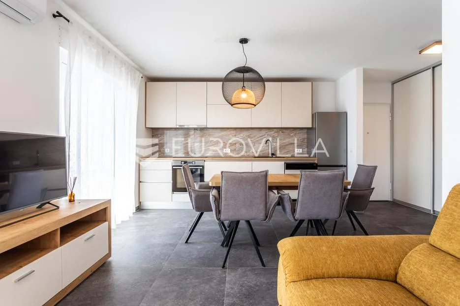 trogir, moderan dvosoban stan na odličnoj lokaciji - slika 2