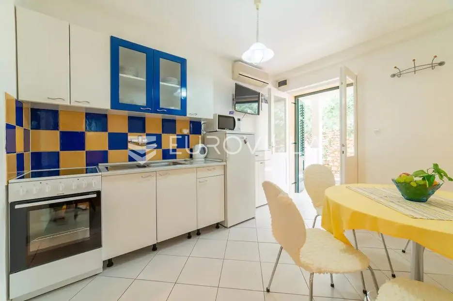 bol na braču - apartmanska kuća s građevinskim zemljištem - slika 18