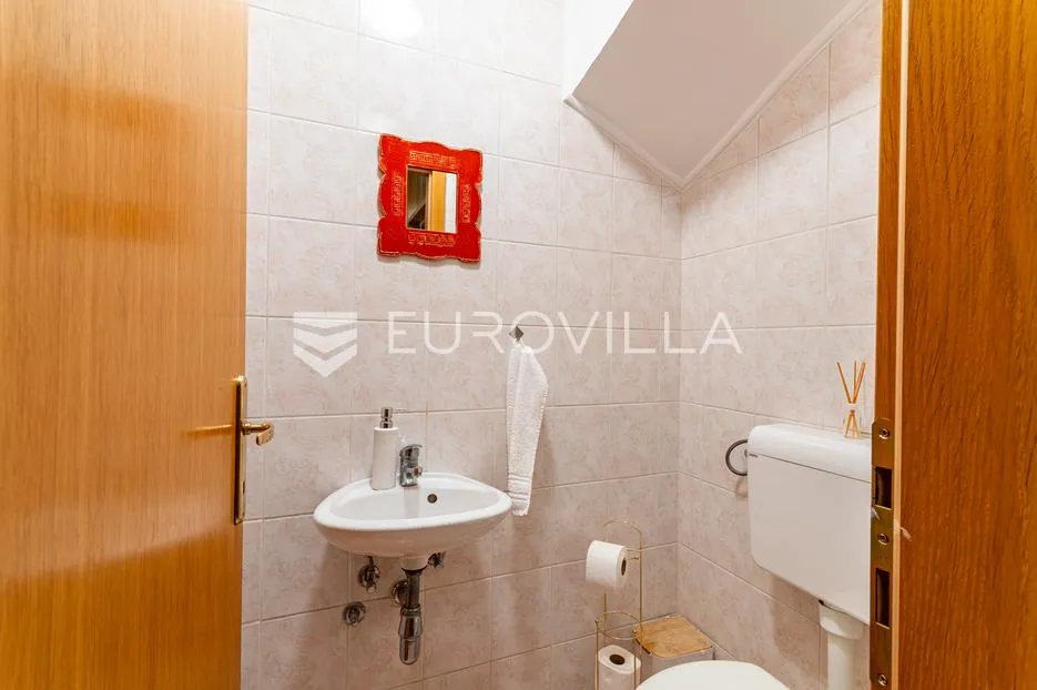 varaždin, jalkovečka kuća u nizu površine 178 m² - slika 17