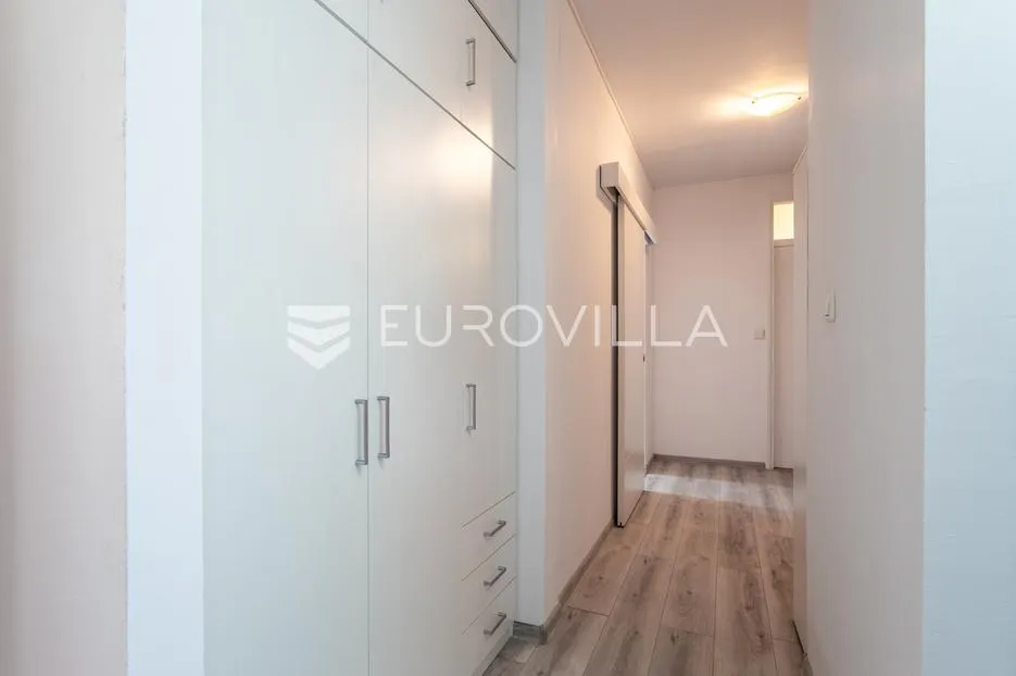 split, sućidar, dvosoban namješten stan s otvorenim pogledom na more - slika 15