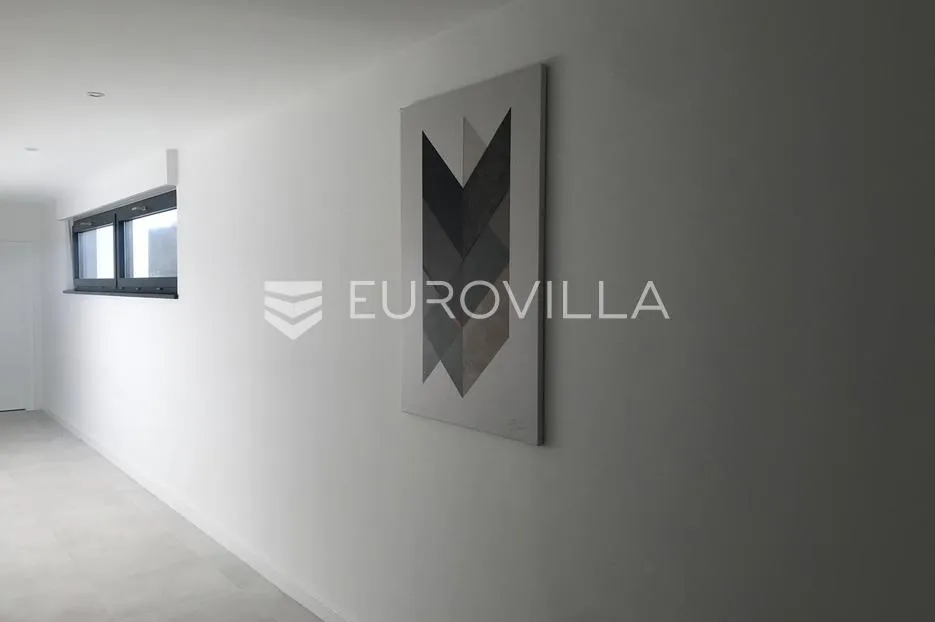 krk, luksuzna vila od 260m2 na parceli od 885m2 - slika 18