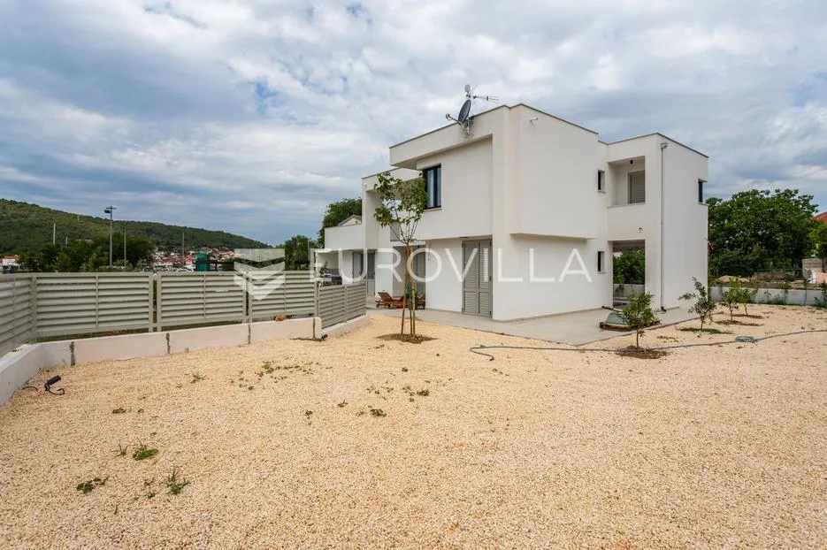 šibenik, luksuzno uređena vila s bazenom - slika 35