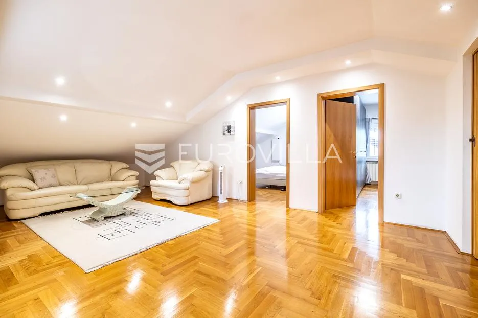 zagreb, sesvete, prekrasna obiteljska kuća 360 m² - slika 8
