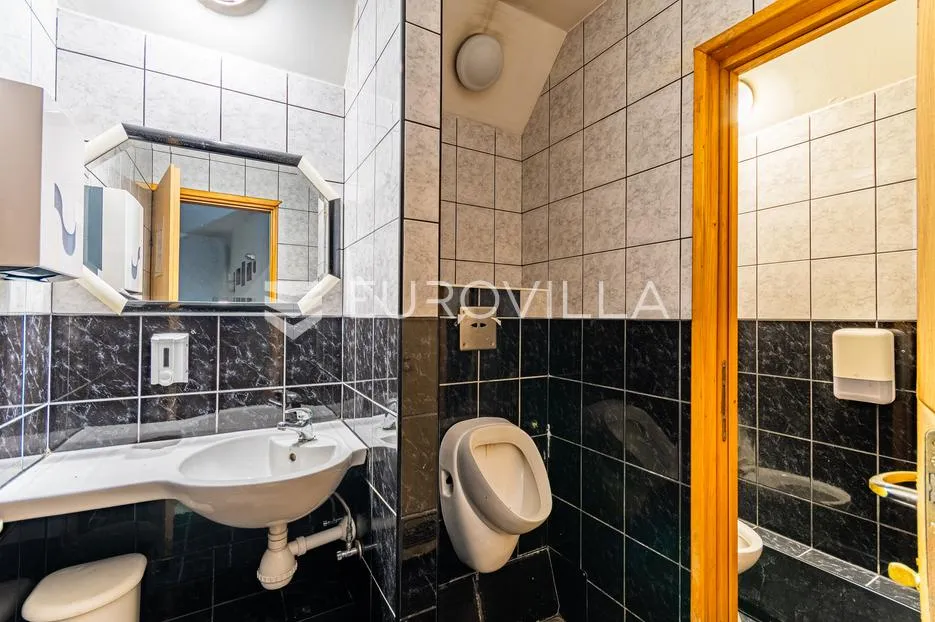 varaždin, centar, poslovni prostor površine 145 m² s terasom - slika 6
