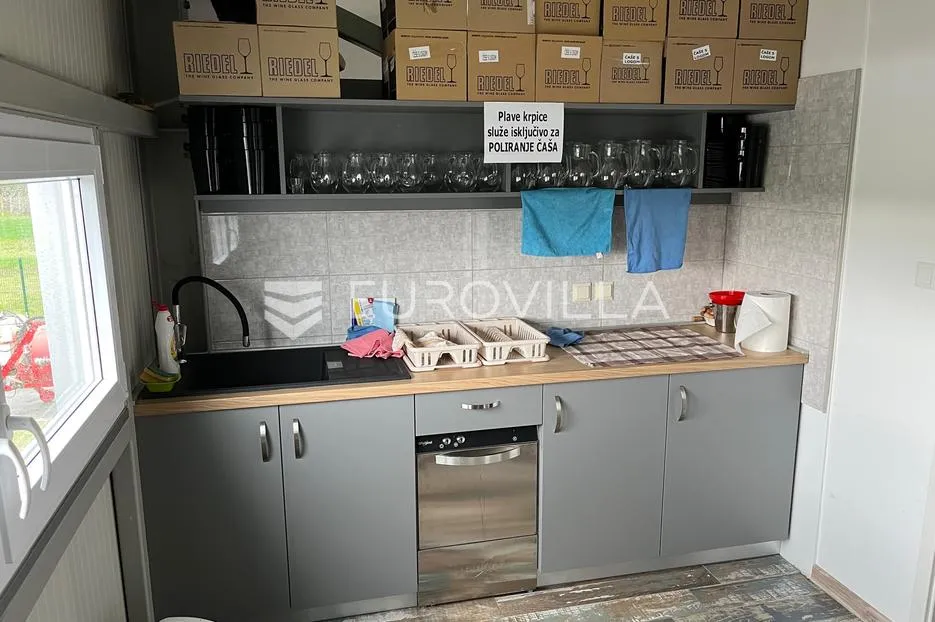 kneževi vinogradi, zmajevac, opremljena i uhodana vinarija - slika 10