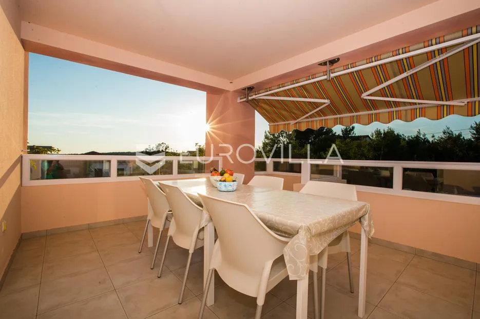 rab, barbat, dvosoban stan 200 m od mora 93 m² - slika 13