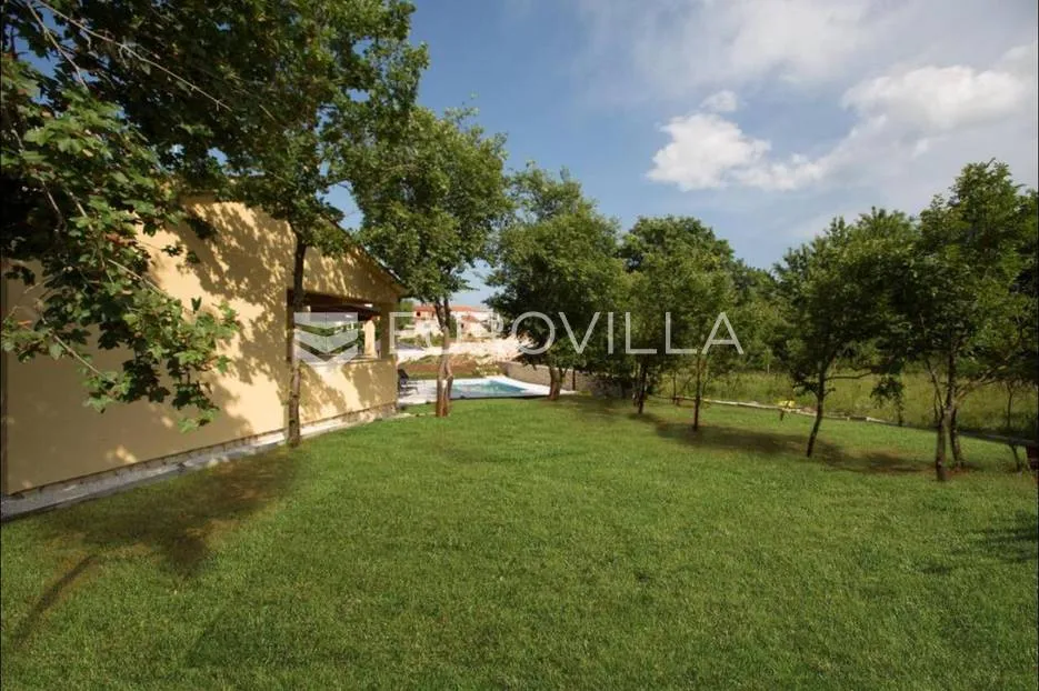 okolica žminja, lijepa prizemnica 154 m2, mirna lokacija, bazen - slika 19
