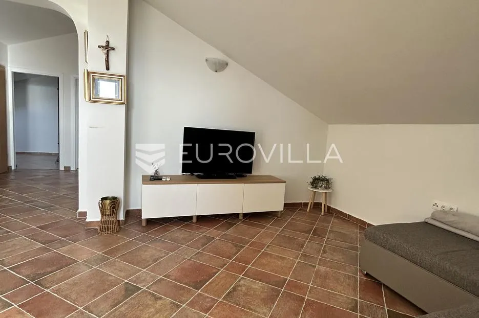 zadar, diklo, uređen dvosobni stan na drugom katu, 74 m² - slika 16