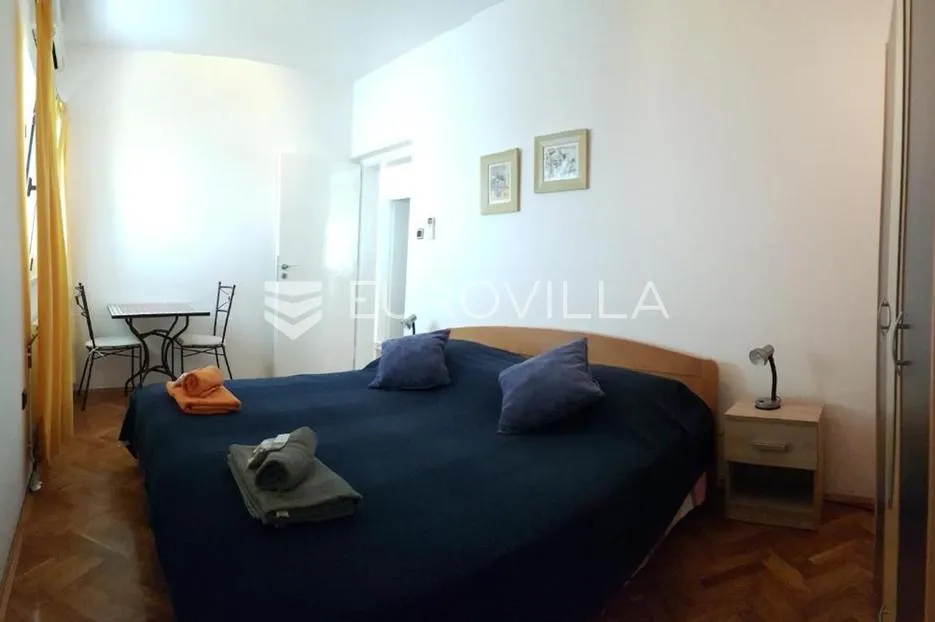 brač, supetar, samostojeća kuća s četiri stambene jedinice - slika 20
