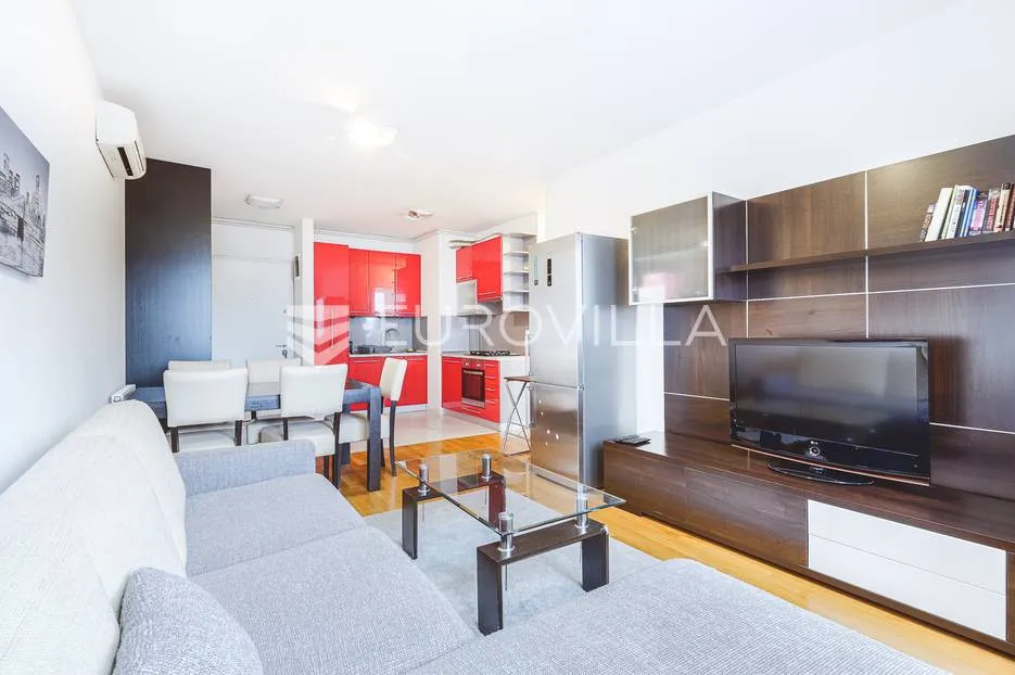 zagreb, centar, prekrasan dvosoban stan 44 m² - slika 4