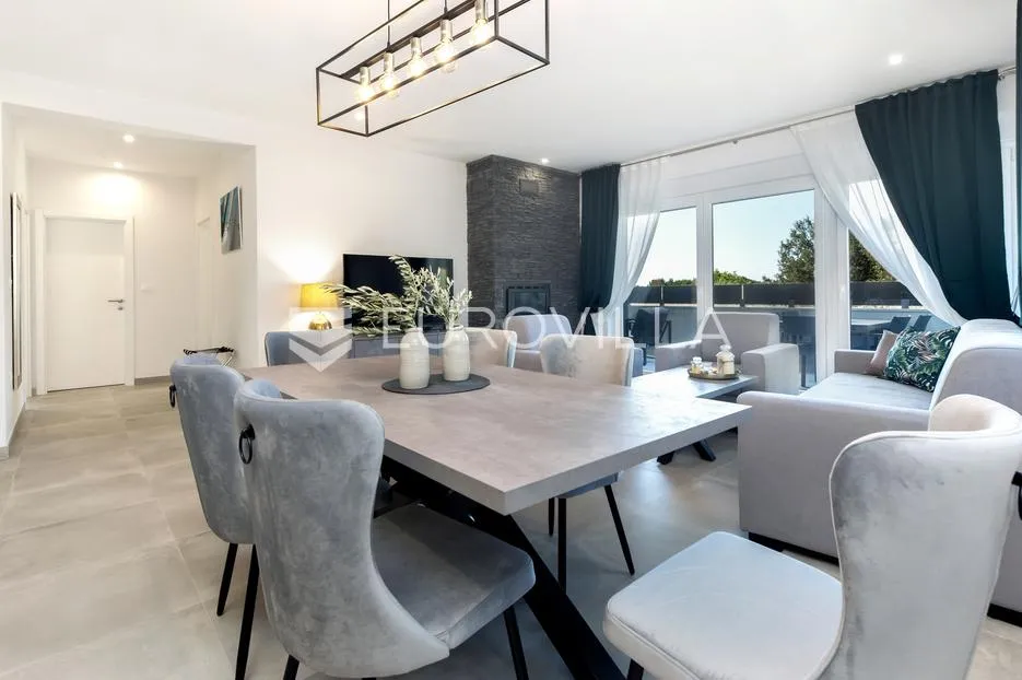 istra, okolica rovinja, predivan namješten dvosoban stan 85 m² 800m od mora - slika 12