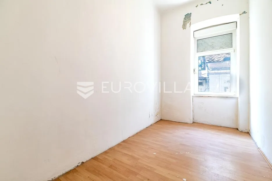 Zagreb, Nova Ves, odličan dvosoban stan u prizemlju za potpunu renovaciju, 41,94 m²