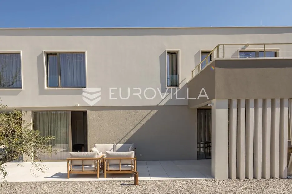 istra, labin, vrhunska moderna villa "e", grijani bazen 48 m², 2642 m² uređene okućnice - slika 65