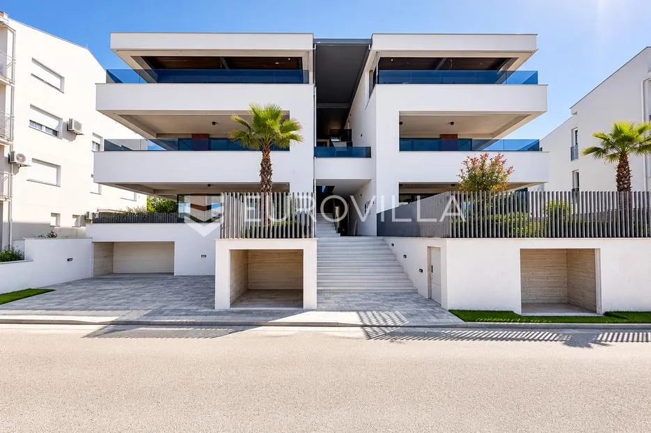 ekskluzivan trosoban stan u diklu, zadar, 136 m² s krovnom terasom i pogledom na more - slika 2