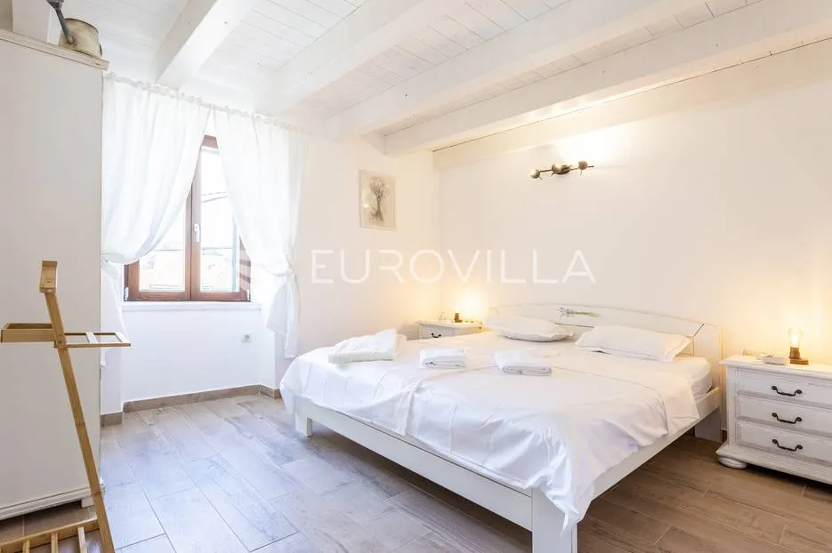 hvar, vrbanj, renovirana kamena kuća - slika 27