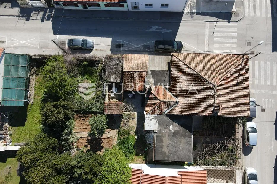 Pula, Kaštanjer, kuća u nizu 149.24 m², prilika za investitore, TOP lokacija