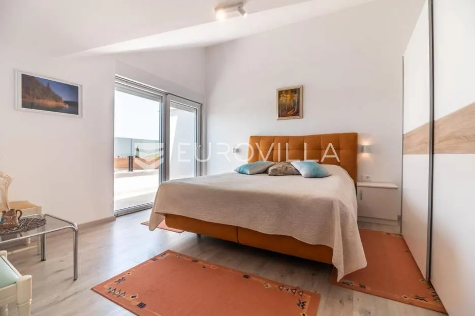 istra, peroj, apartmanska kuća s prekrasnom okućnicom i panoramskim pogledom na brijune - slika 17