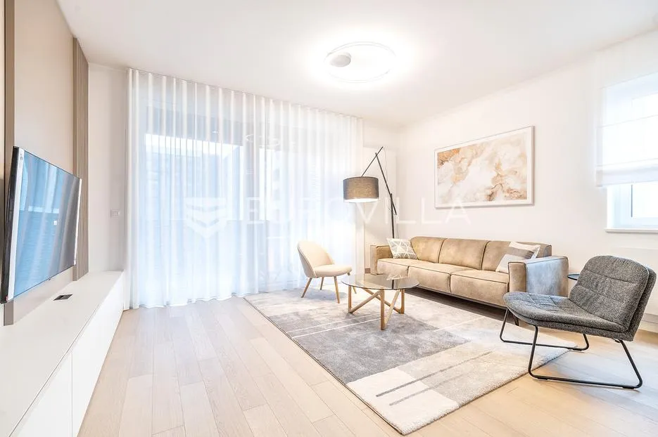 Zagreb, Heinzelova VMD, četverosoban stan 117 m² 2 garažna mjesta - Peščenica
