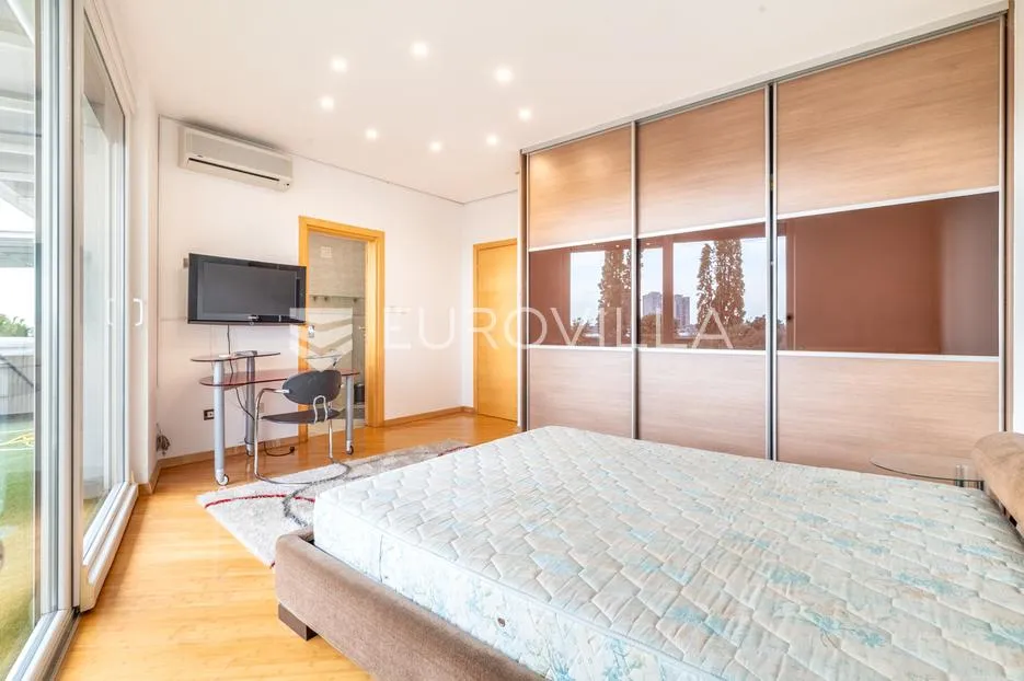 zagreb, trakošćanska, luksuzan četverosoban penthouse 304 m² i garaža za dva automobila - slika 12