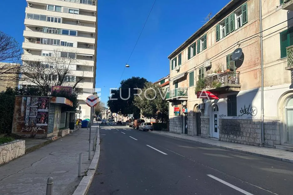 split, grad, veliki poslovni prostor s izlogom na prometnici - slika 2