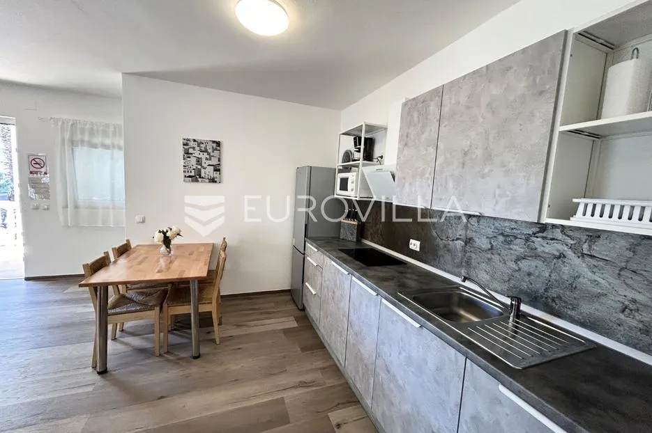 vir, atraktivna apartmanska kuća s 4 stambene jedinice udaljene 150 m od plaže - slika 36
