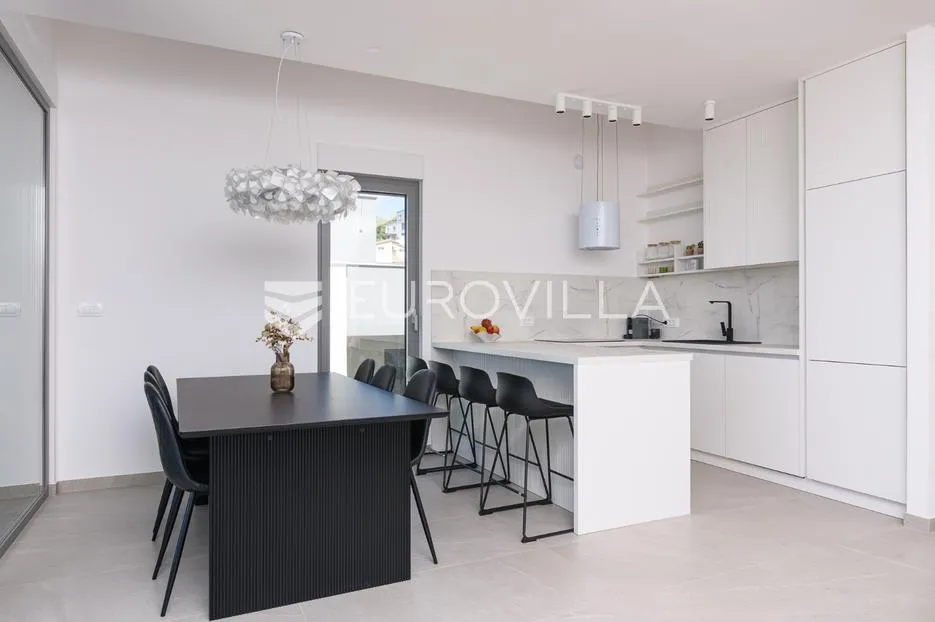 trogir, čiovo, luksuzan penthouse sa krovnom terasom i bazenom - slika 4