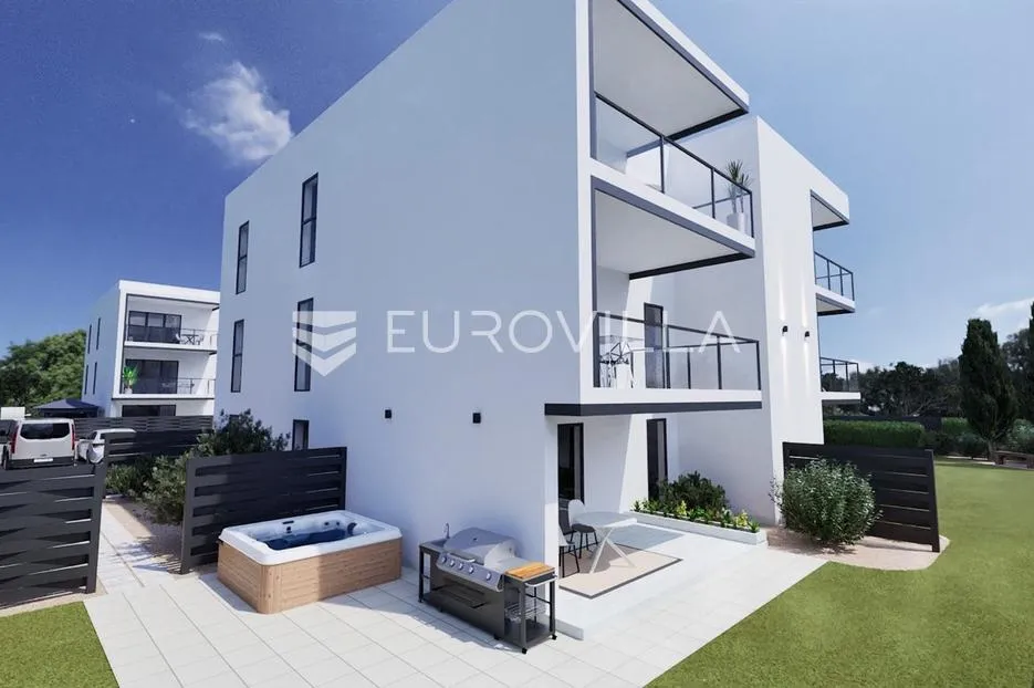 fažana, peroj, luksuzni trosobni stan u prizemlju s vrtom 77.64 m², 800 m od mora, pogled na more - slika 3