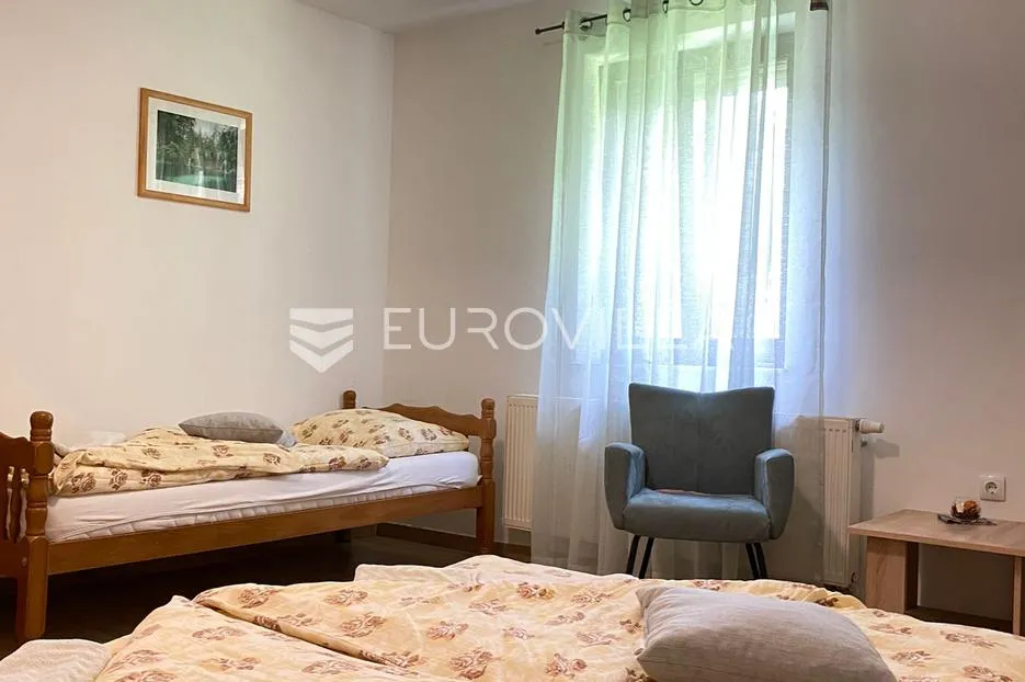 plitvička jezera, korenica, dvije kuće 470 m² - slika 30