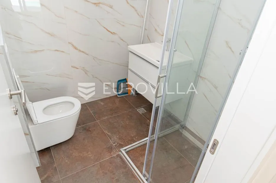 tribunj, novogradnja, stan u prizemlju s bazenom, 133,46 m² - slika 9