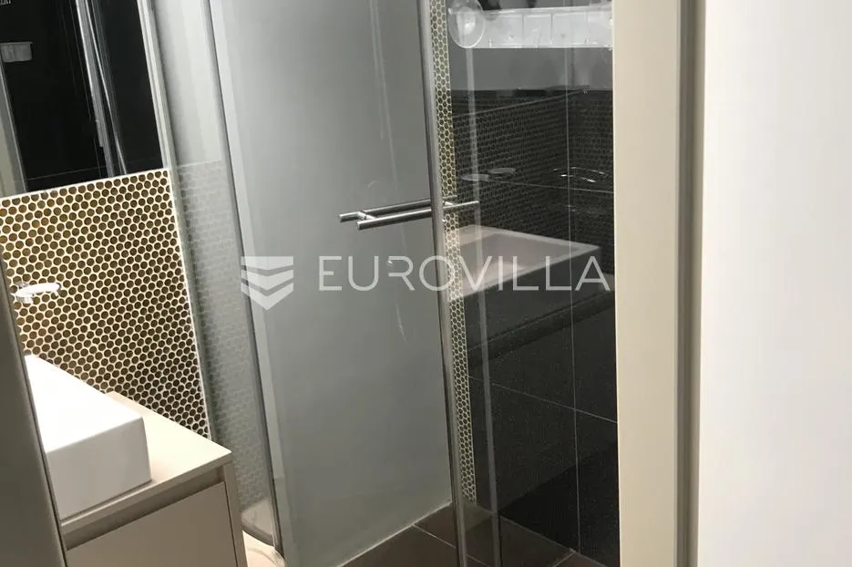 istra, rovinj, luksuzni penthouse nkp 186m2 na super lokaciji s dva garažna mjesta - slika 9