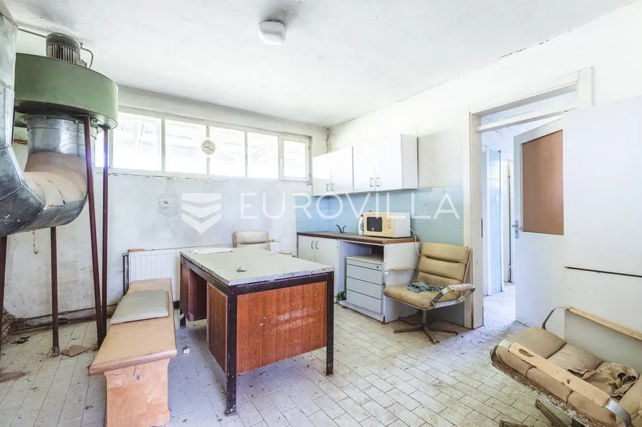 hrvatska kostajnica, industrijsko, proizvodno, uredska hala 914,29 m² na parceli 1417 m² - slika 20
